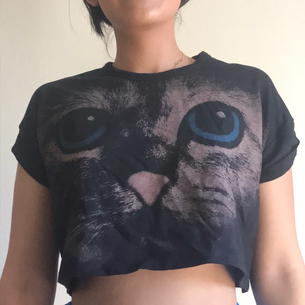 Cropped cat tee